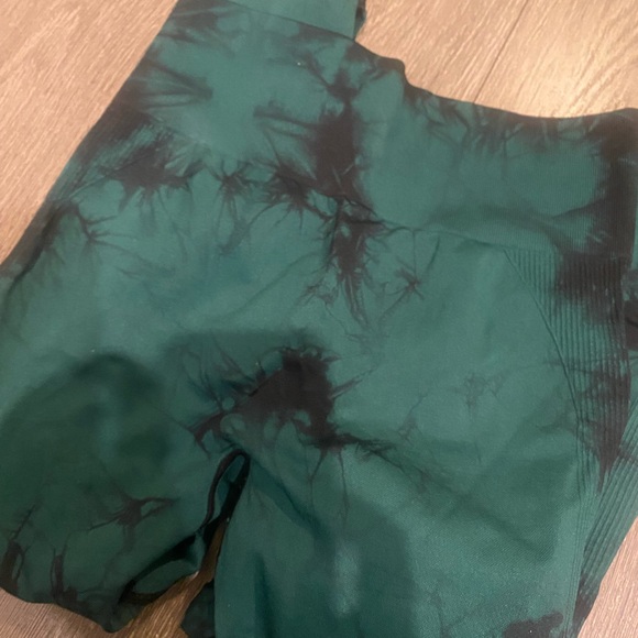 Women's Green Tie-Dye Leggings - Picture 4 of 6